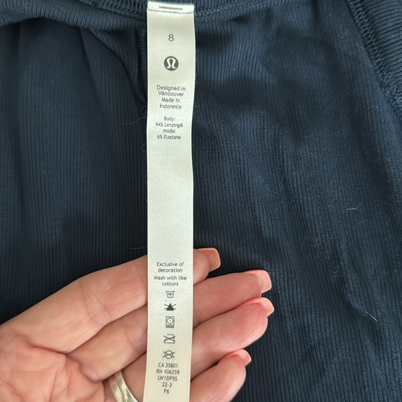 Lululemon Women's Navy Ribbed Tank Top - Picture 3 of 4